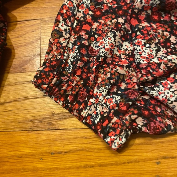 ⭐️BOGO⭐️ LOFT long sleeve floral blouse faux wrap M - Picture 6 of 9
